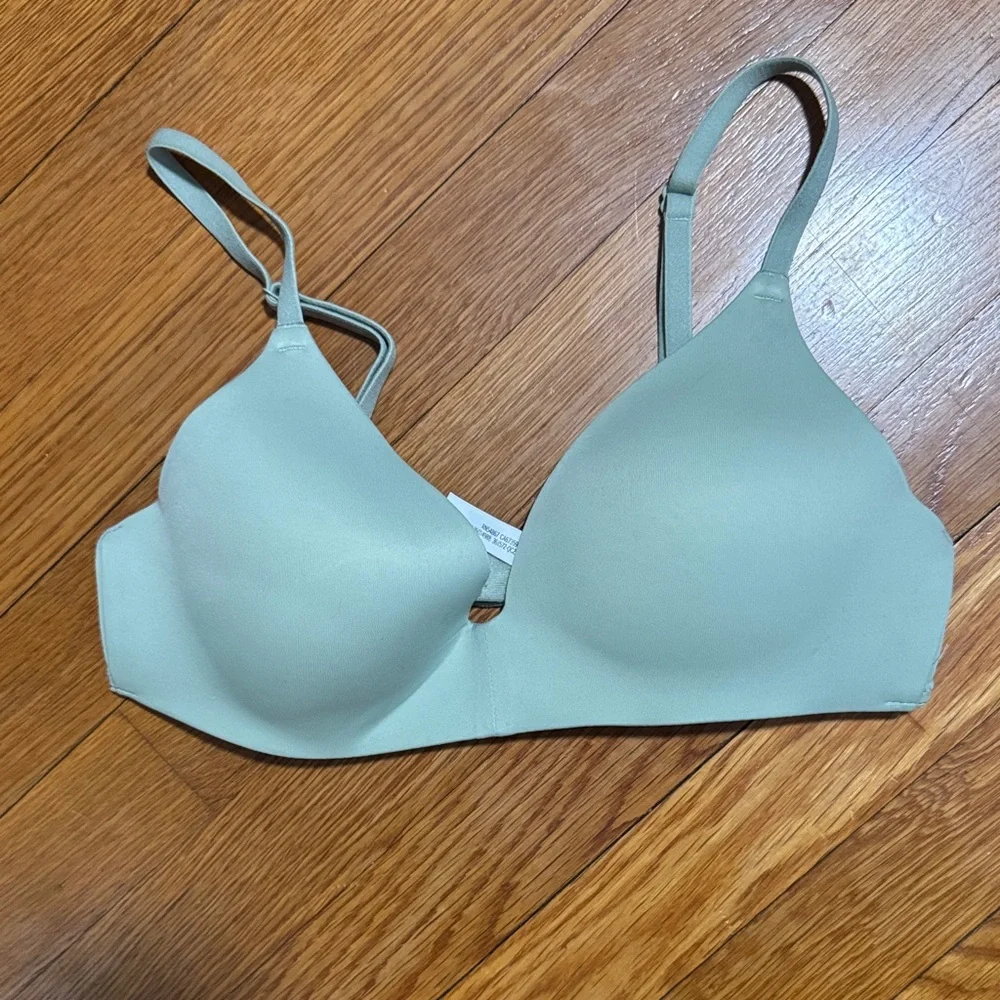 PINK Victoria's Secret Mint Green Bra - Picture 1 of 4